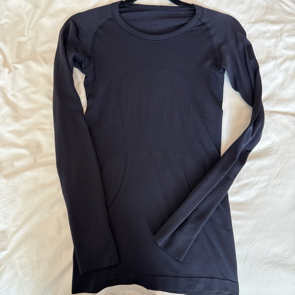 Lululemon Navy Long Sleeve Athletic Top size 4